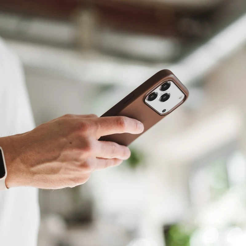 Étui en cuir vegan pour iPhone 18 Pro