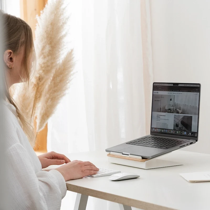 Laptop Stand + Single Monitor Stand avec étagère Chêne