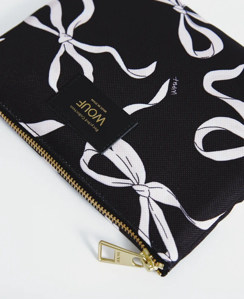 Carlota Pouch