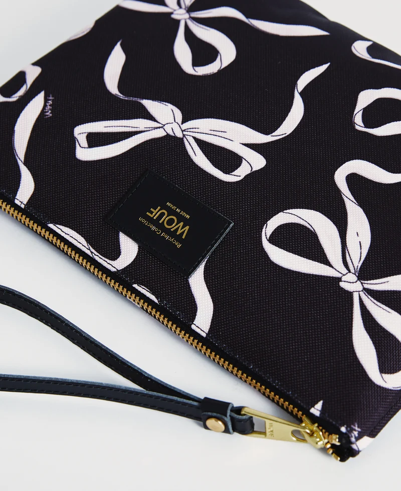 Carlota XL Pouch Bag