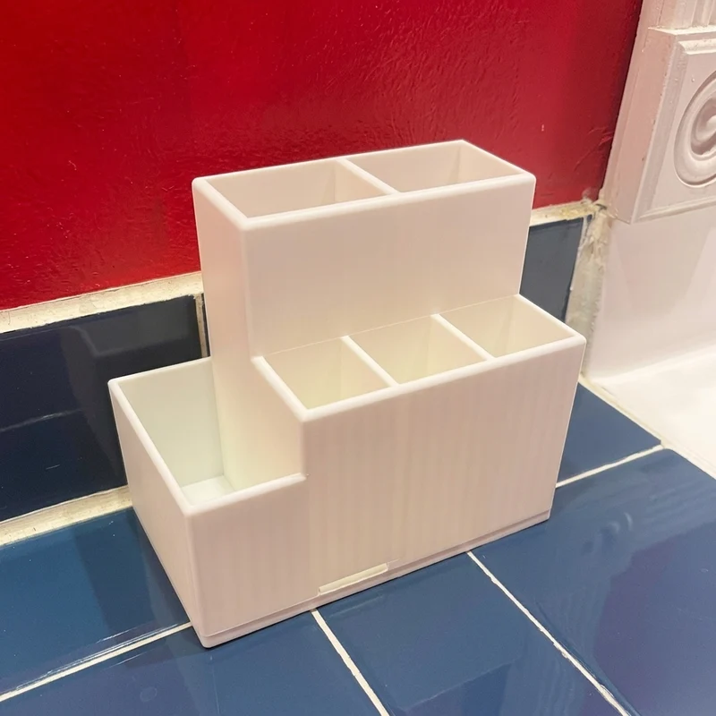 Organisateur fonctionnel pour le rangement dans la salle de bain