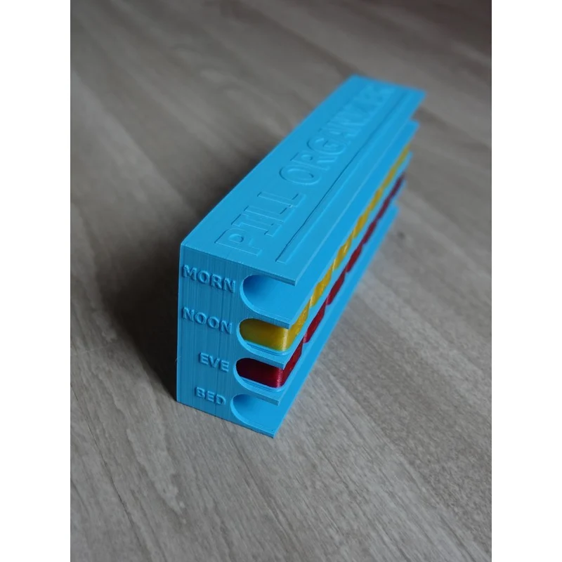 Pilulier pratique avec quatre compartiments quotidiens
