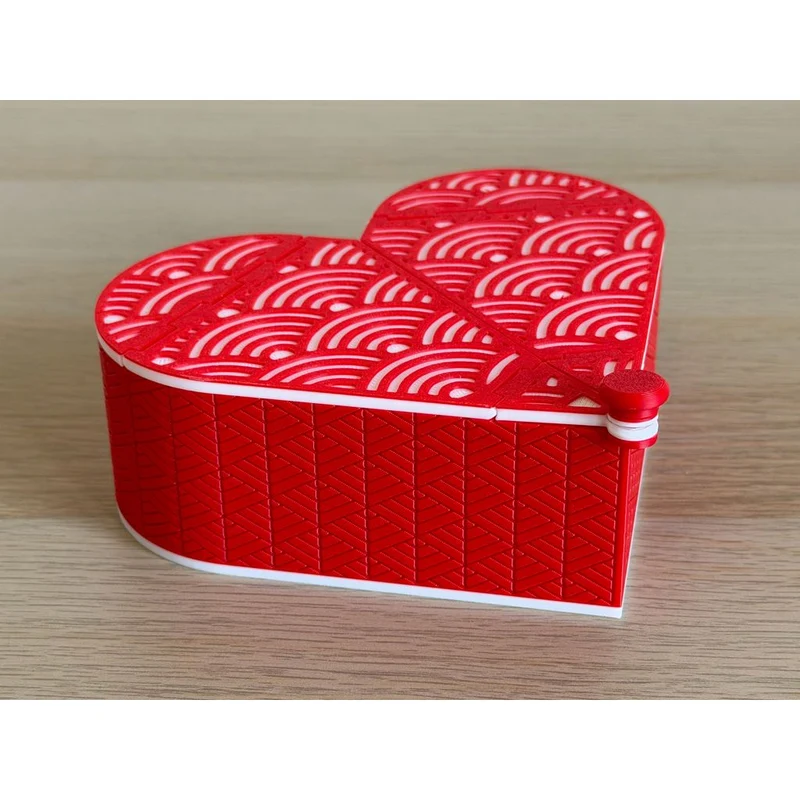 Boîte en forme de cœur avec couvercle origami pliable