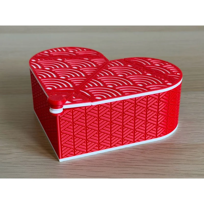 Boîte en forme de cœur avec couvercle origami pliable