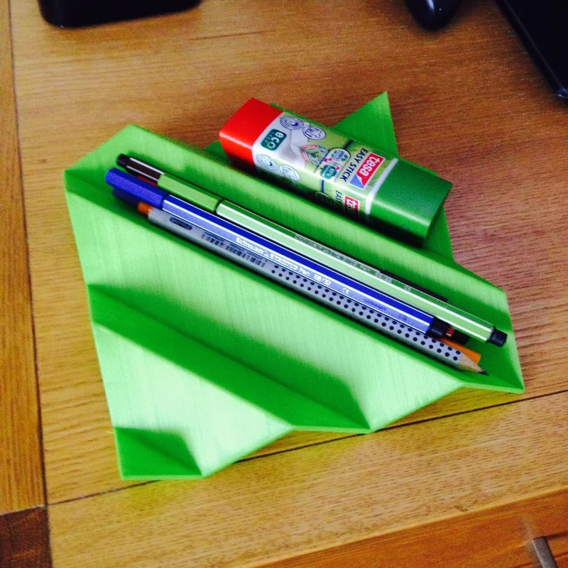 Bacs de bureau minimalistes WAVE pour stylos et accessoires