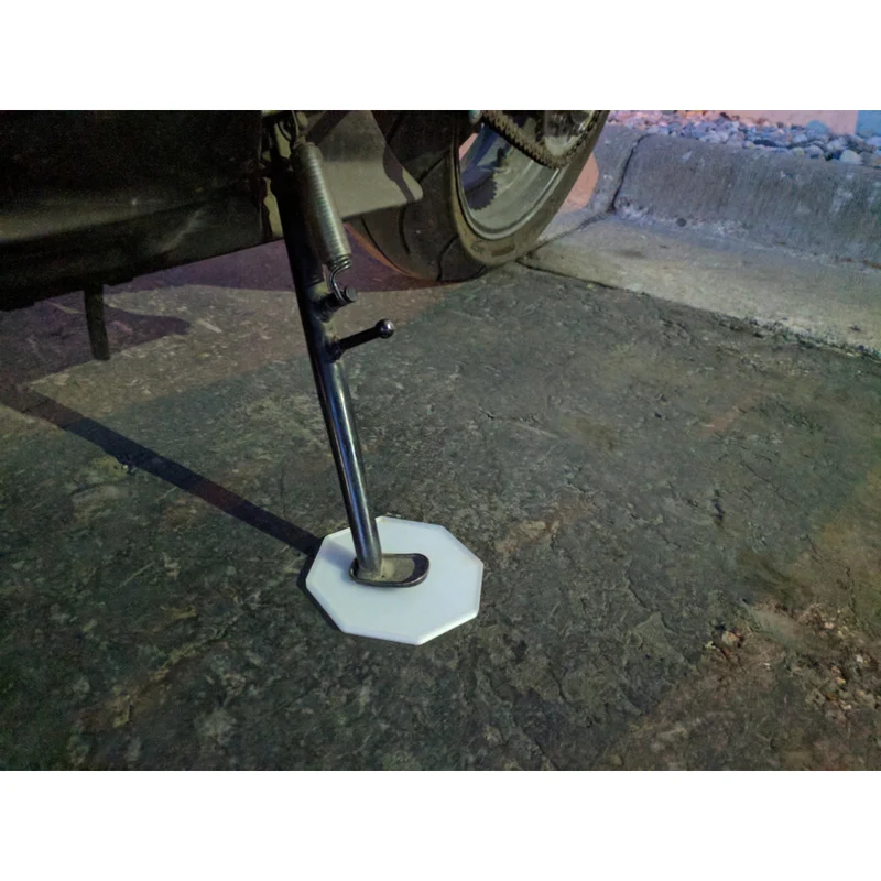 Plaque de support pour moto contre les sols mous