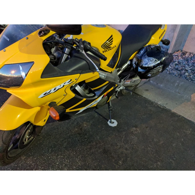 Plaque de support pour moto contre les sols mous
