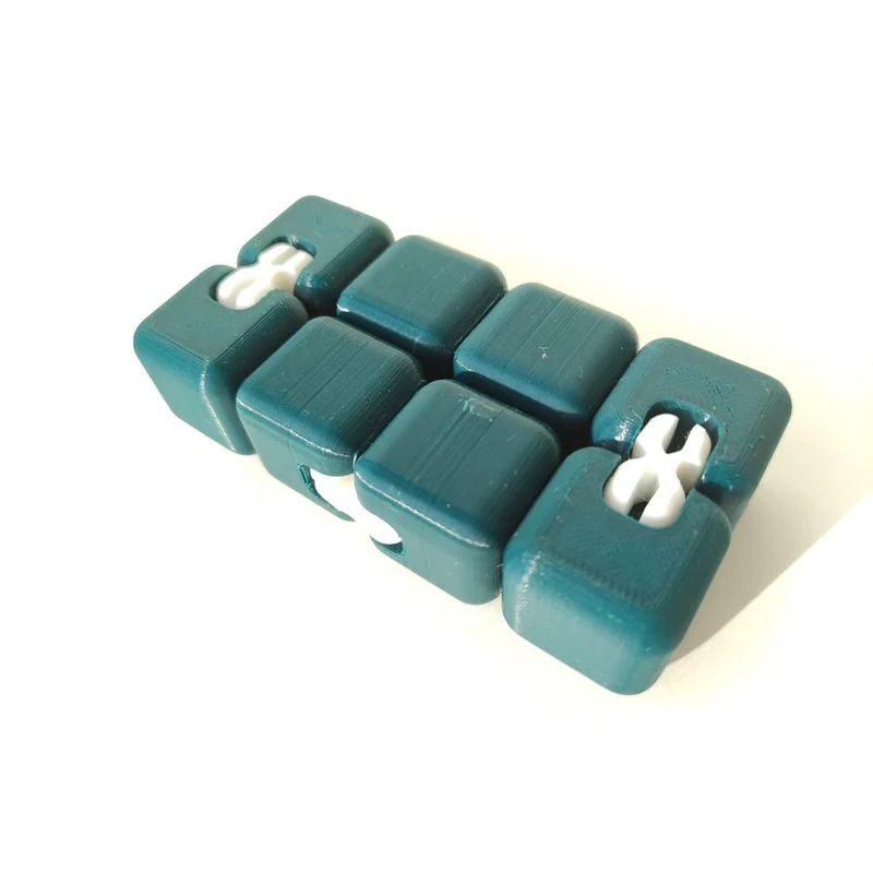 Cube infini pliable jouet fidget pour la concentration