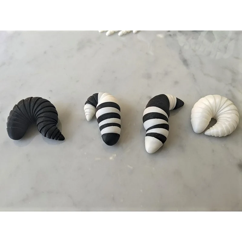 Chenille articulée flexible comme jouet sensoriel