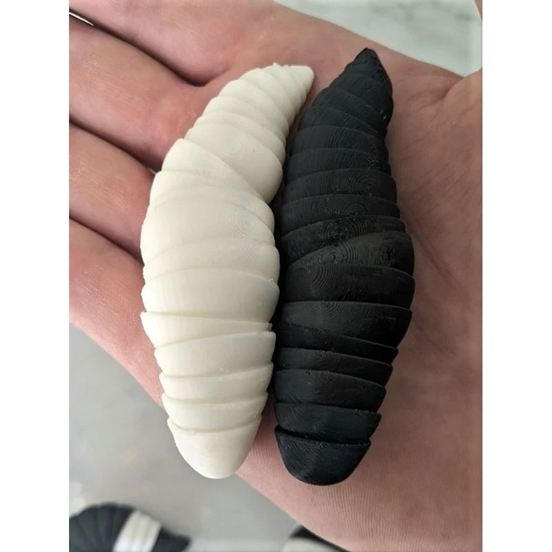 Chenille articulée flexible comme jouet sensoriel