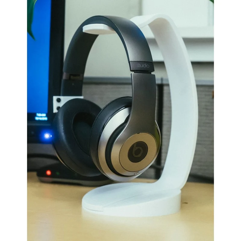 Support stable pour le rangement des casques