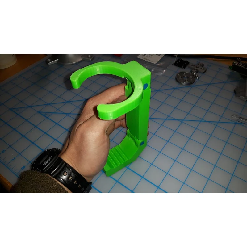 Porte-sac ergonomique pliable pour force de préhension réduite