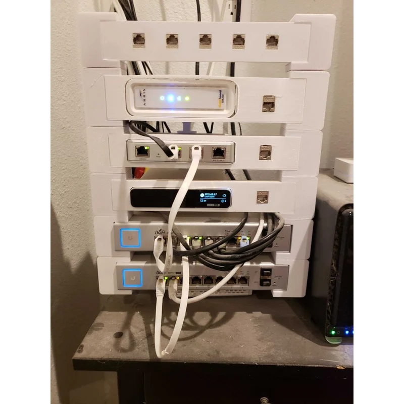 Mini rack modulaire pour réseaux UniFi