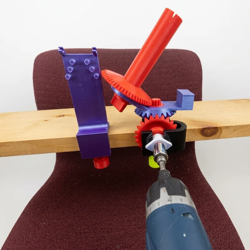 Enrouleur de laine pour perceuse avec pince de table intégrée