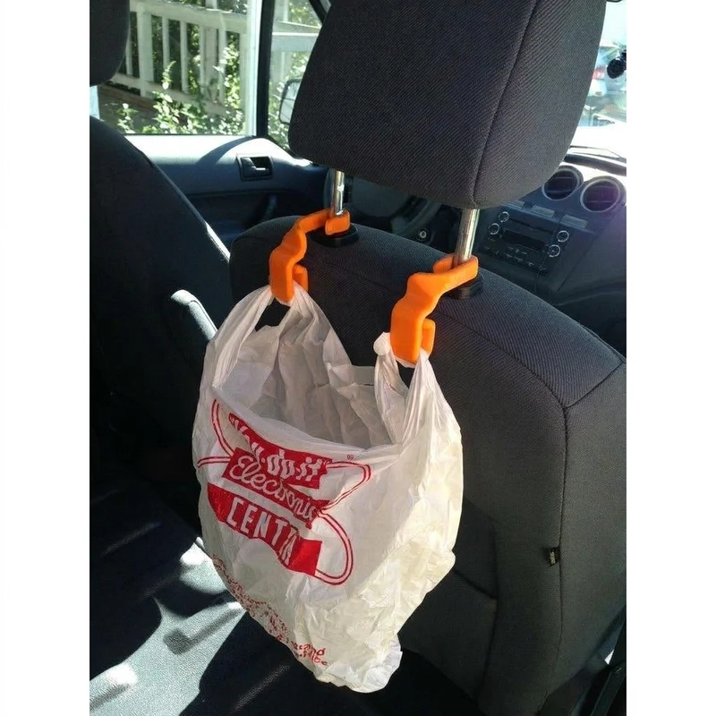 Crochets pour sacs poubelles sur le dossier du siège de voiture