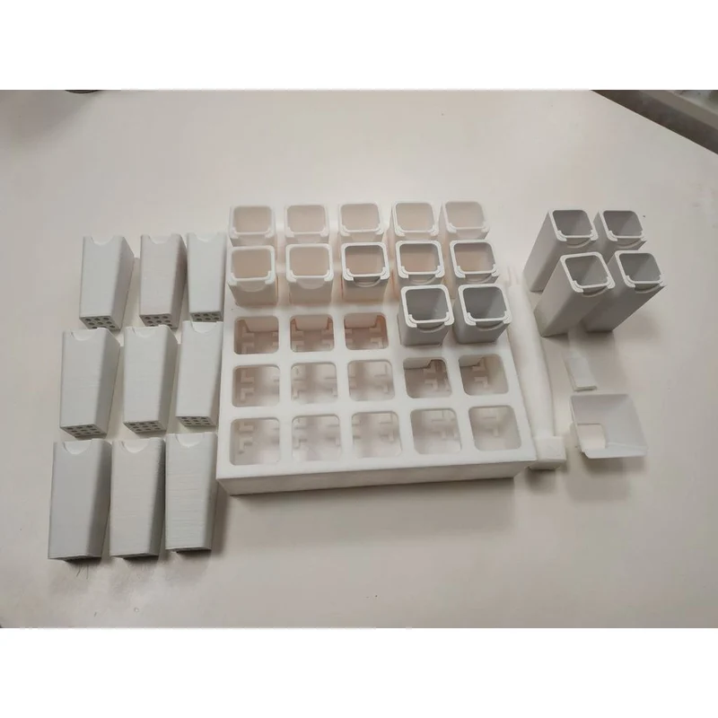 Plateau de semis compact avec pots et outils de semis