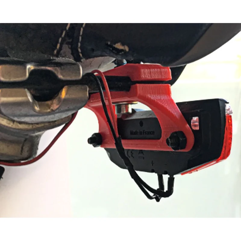 Support de montage pour feu arrière de vélo sous la selle
