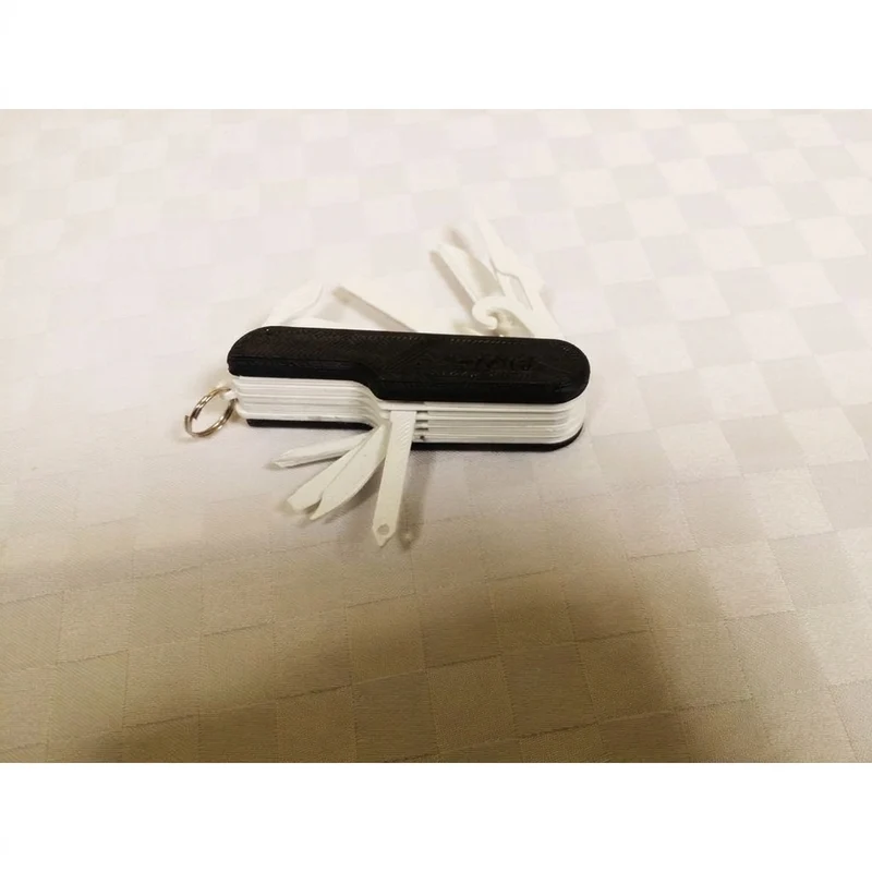 Outil multifonction compact de poche pour un usage quotidien