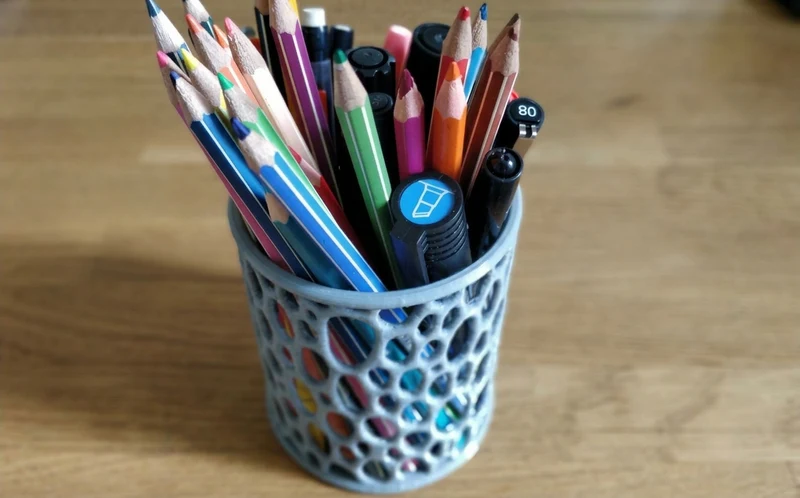 Porte-stylo Voronoï pour rangement sur le bureau