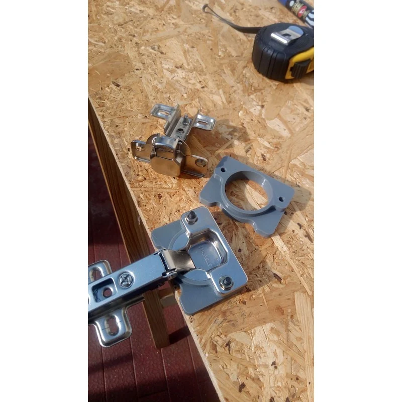 Entretoise Hafele pour charnière de porte de placard