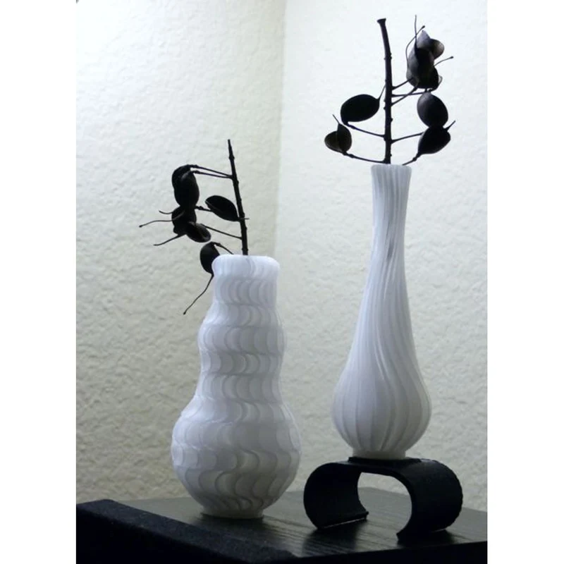 Vase sculpturale avec design turbine torsadé