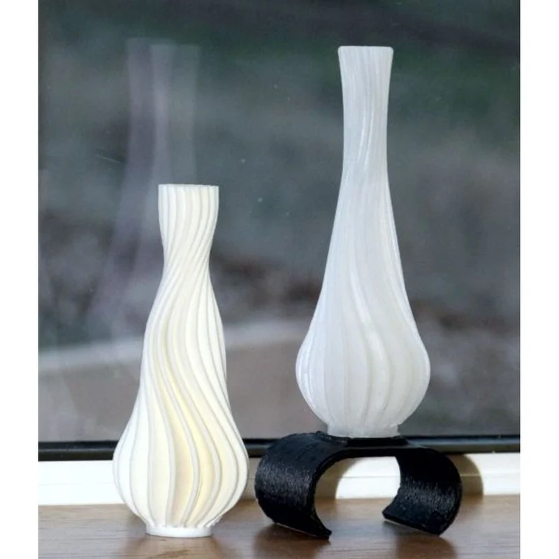 Vase sculpturale avec design turbine torsadé