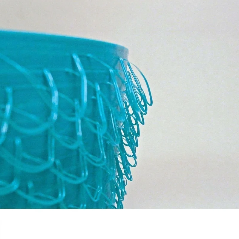 Vase décorative avec une texture unique et chevelue