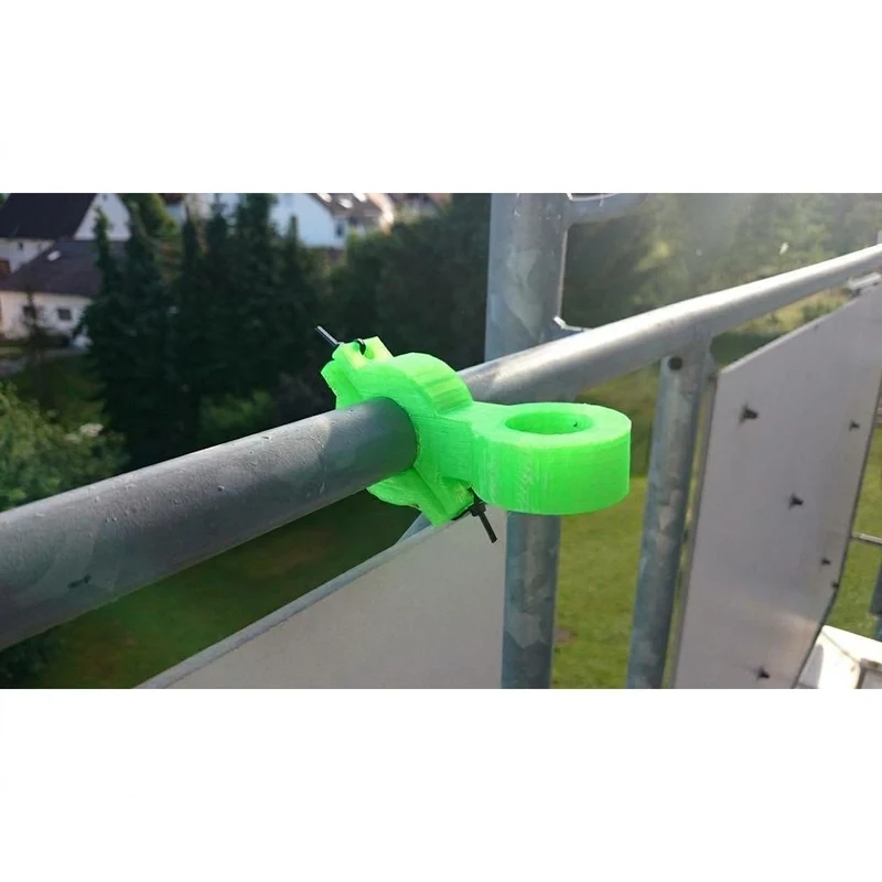 Support parasol pratique pour montage sur rambarde
