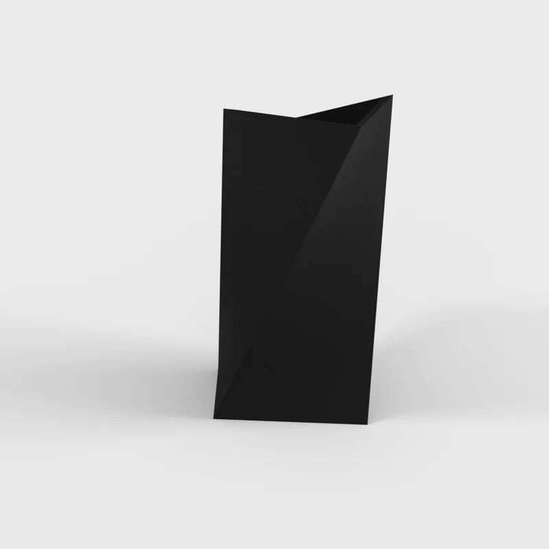 Vase moderne torsadée avec design en éclats de glace