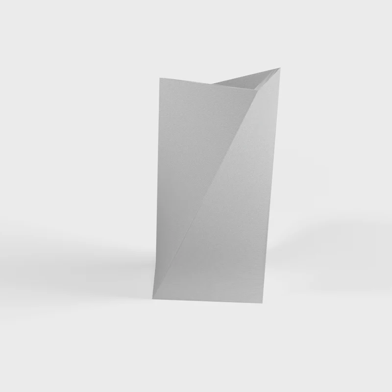 Vase moderne torsadée avec design en éclats de glace