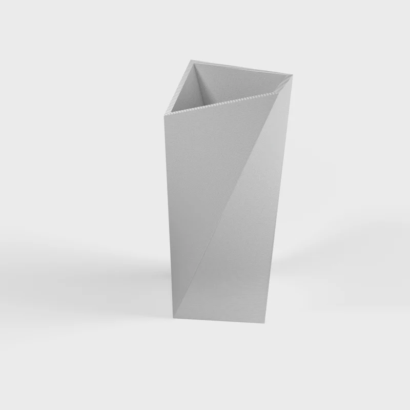 Vase moderne torsadée avec design en éclats de glace