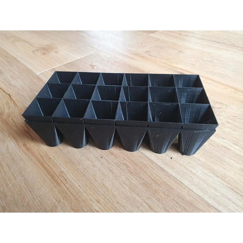 Plaque de germination empilable avec 18 compartiments