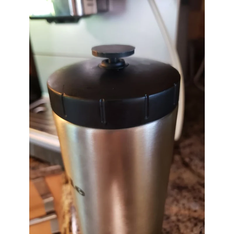Bouchon de fermeture pour réservoir à lait Miele CM 6