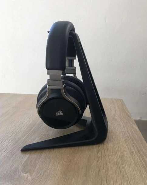 Support pour casque fonctionnel et stable