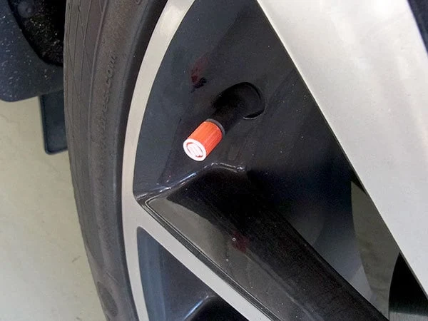 Bouchons de valve pour pneus de voiture et de vélo
