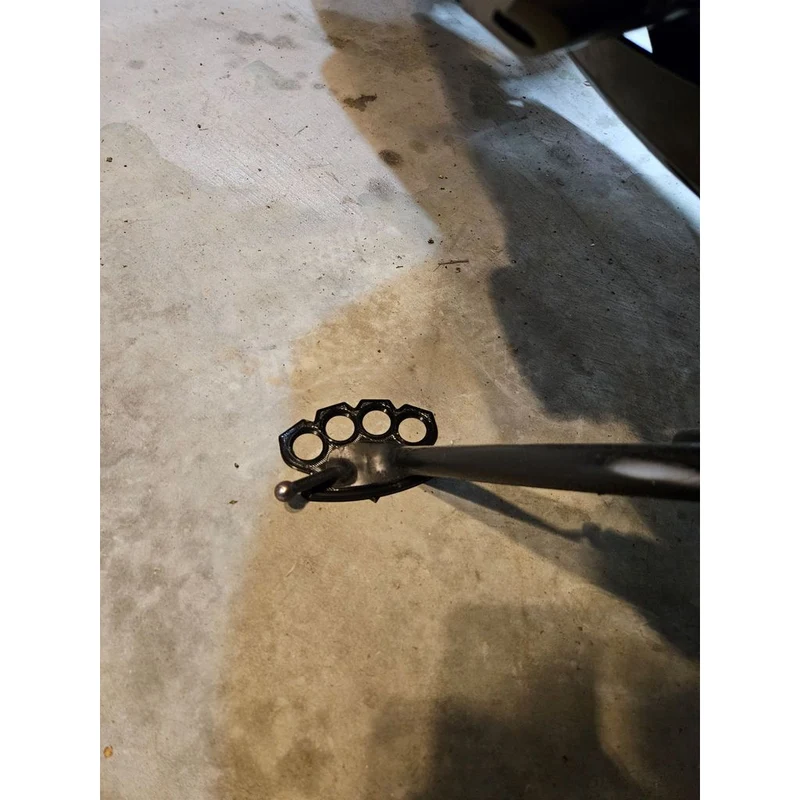 Plaque de béquille avec design en fer forgé pour moto
