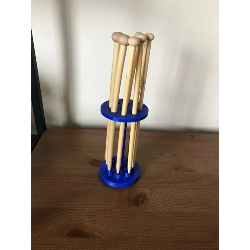 Support pratique pour le rangement des aiguilles à tricoter
