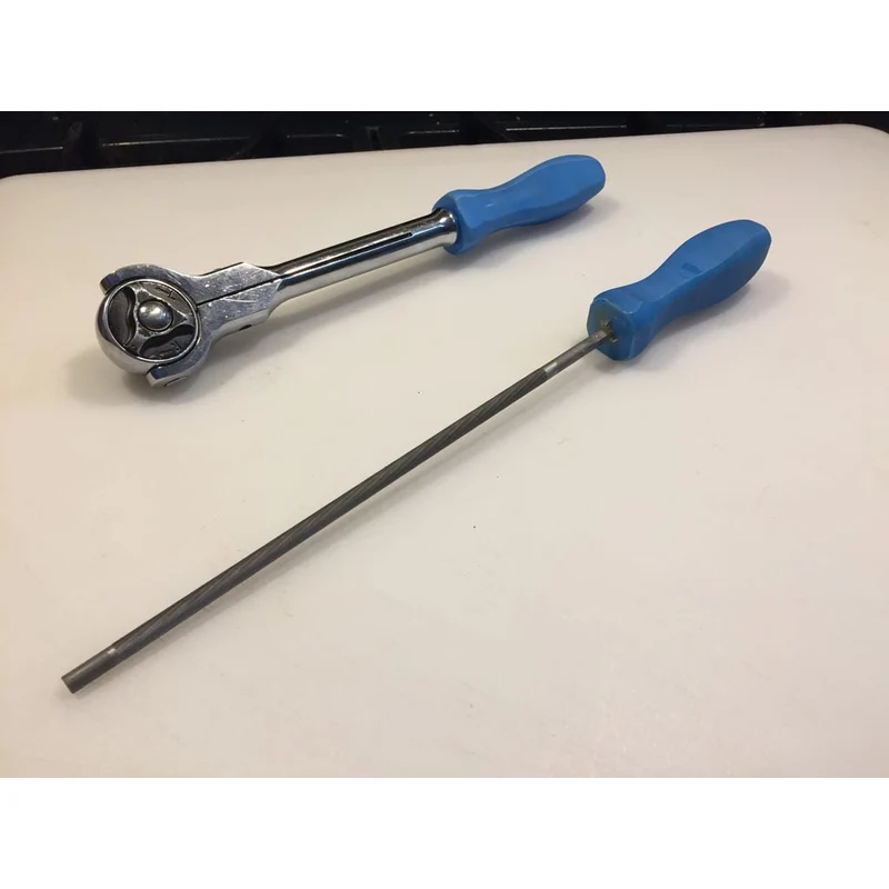 Poignée ergonomique universelle pour divers outils à main