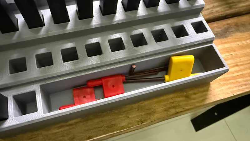 Porte-outils pour outils de tournage et barres d'alésage 12x12mm
