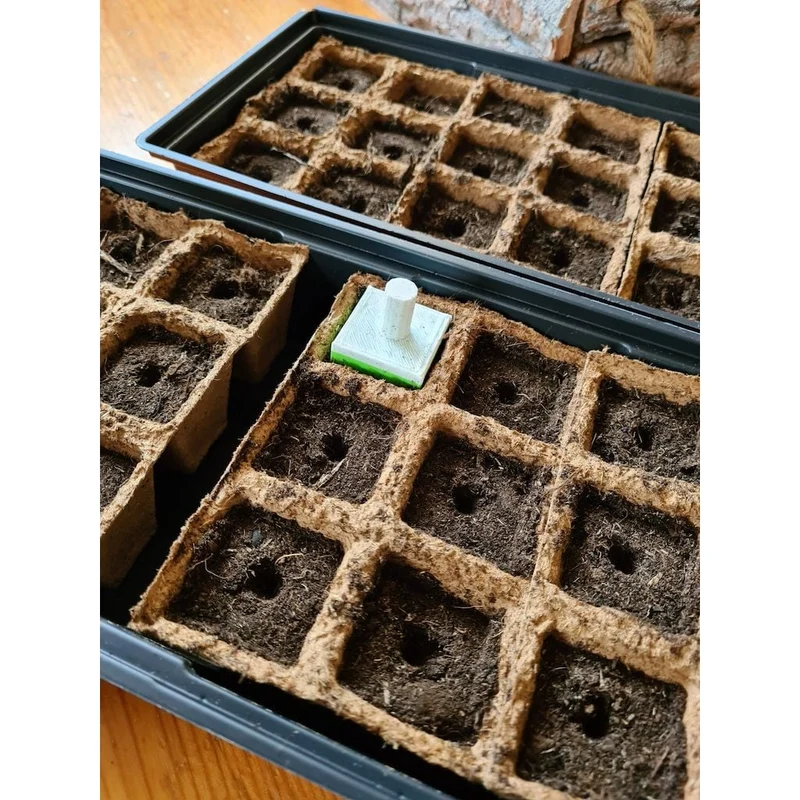 Tasseur de terre pour plateau de semis de 30x30 mm