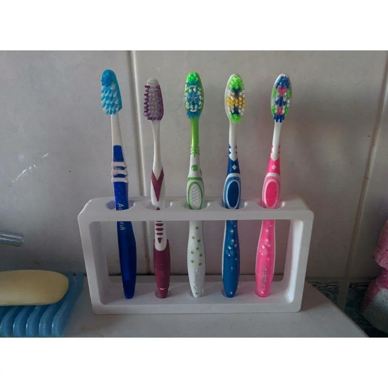 Porte-brosses à dents avec place pour cinq brosses à dents