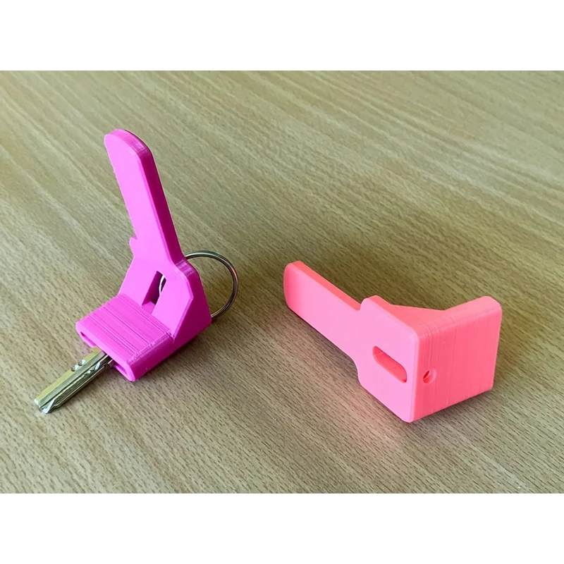 Porte-clés ergonomique pour les personnes ayant une force manuelle réduite