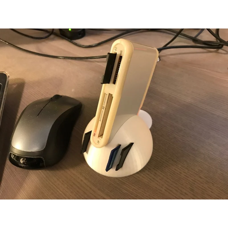 Support de lecteur de carte avec rangement pour cartes SD