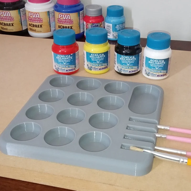 Palette de peinture pratique avec supports pour pinceaux et compartiments pour l'eau
