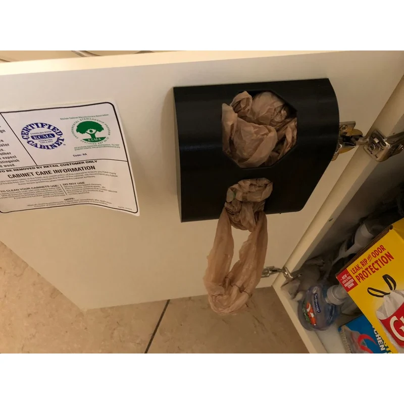 Distributeur compact pour le rangement de sacs en plastique