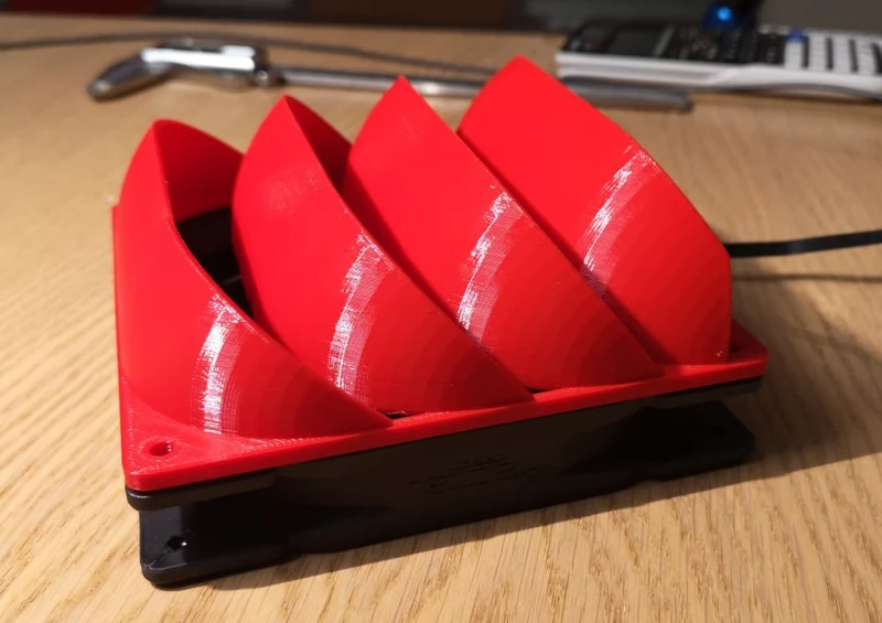 Tuyau de ventilateur / Déflecteur d'air pour le refroidissement VRM dans les PC refroidis à l'eau (120/140 mm)