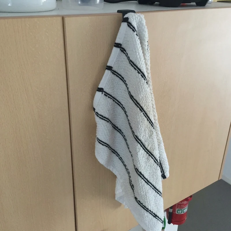Crochet pratique pour torchon pour porte de placard de cuisine