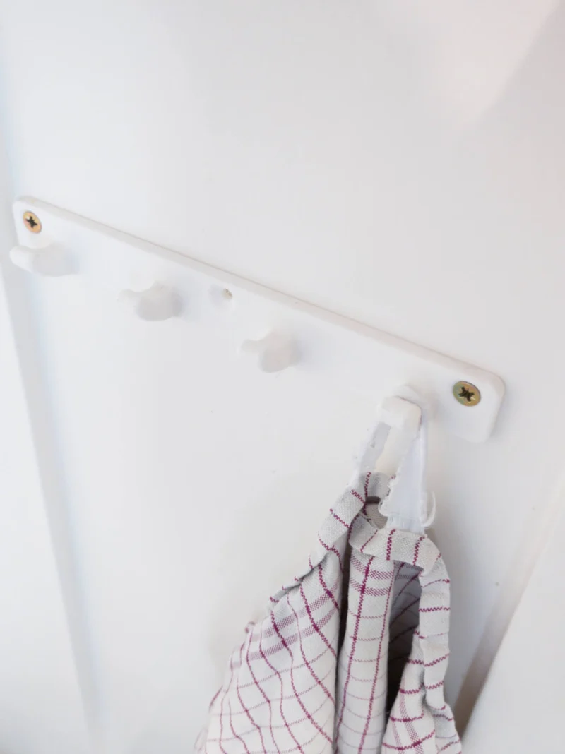 Patère pratique à 4 crochets pour vestes et serviettes