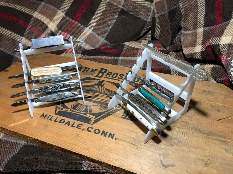 Présentoirs pour couteaux de poche