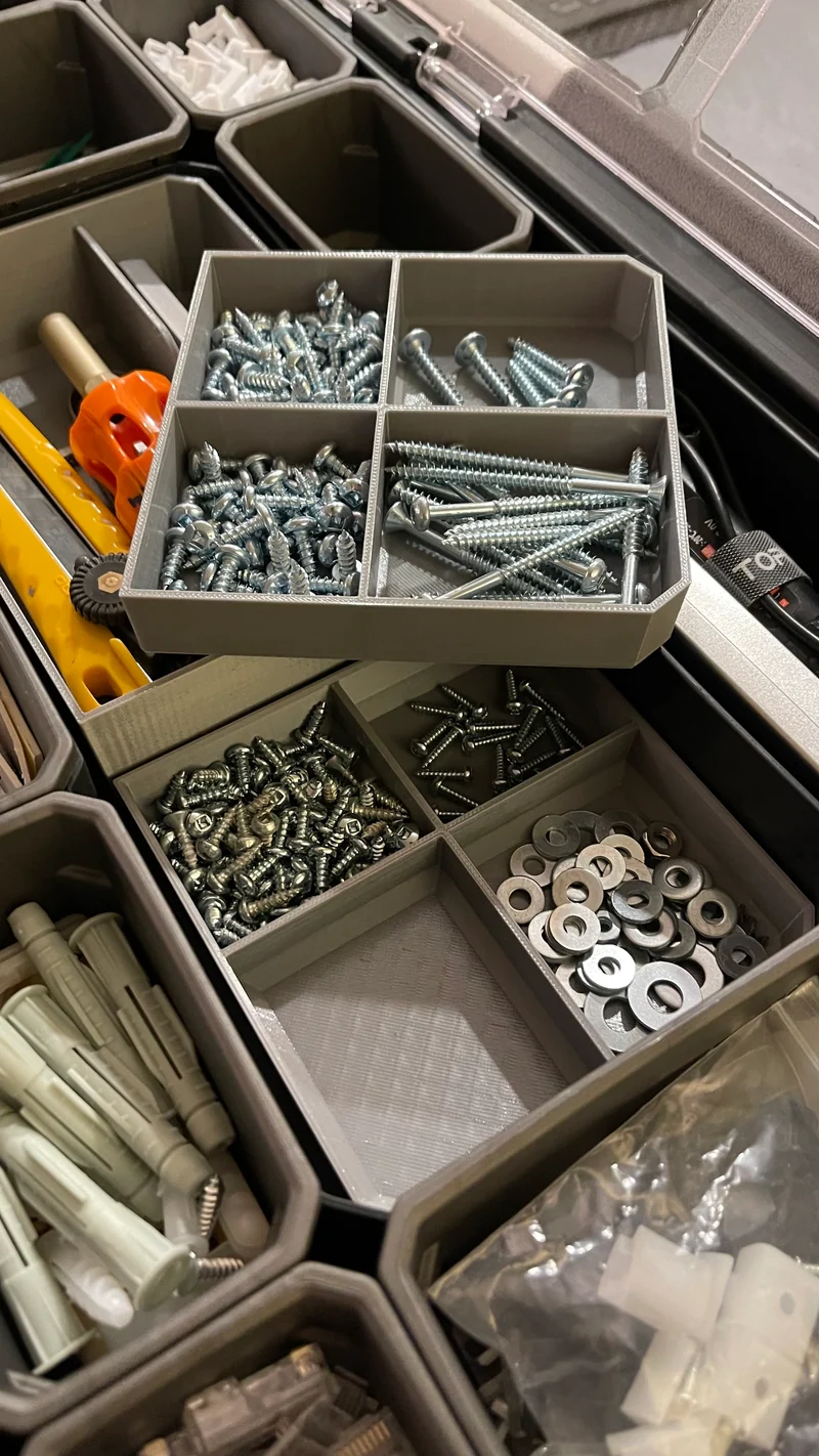 Contenants et système de plateaux personnalisés pour l'organisateur de boîte à outils Husky 22"